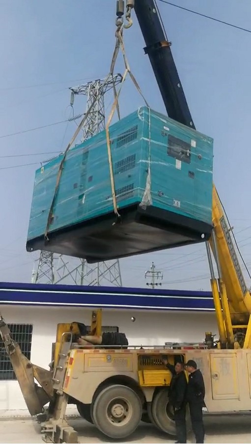 明邦工作人員在岳陽臨湘安裝調(diào)試康明斯發(fā)電機(jī)組7