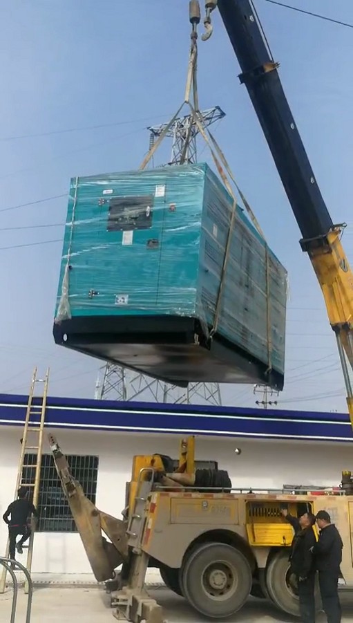 明邦工作人員在岳陽臨湘安裝調(diào)試康明斯發(fā)電機(jī)組8